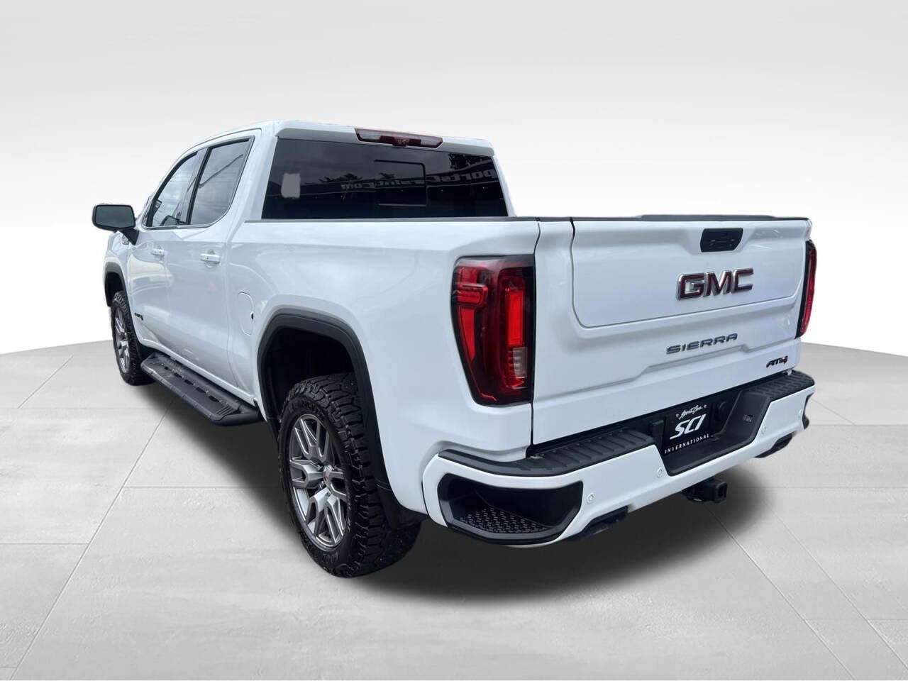 Used 2021 GMC Sierra 1500 AT4 w/ AT4 Carbonpro Edition AWD/4WD image 3