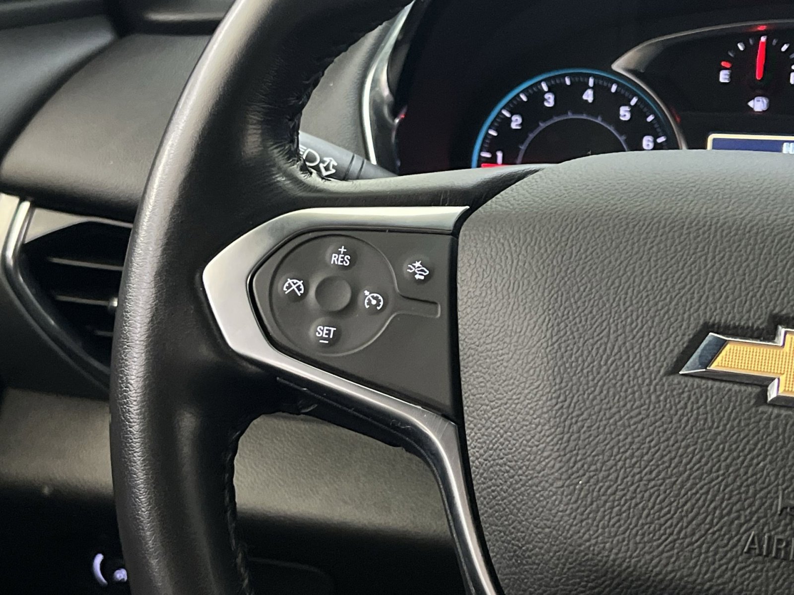 Used 2022 Chevrolet Traverse LT image 34