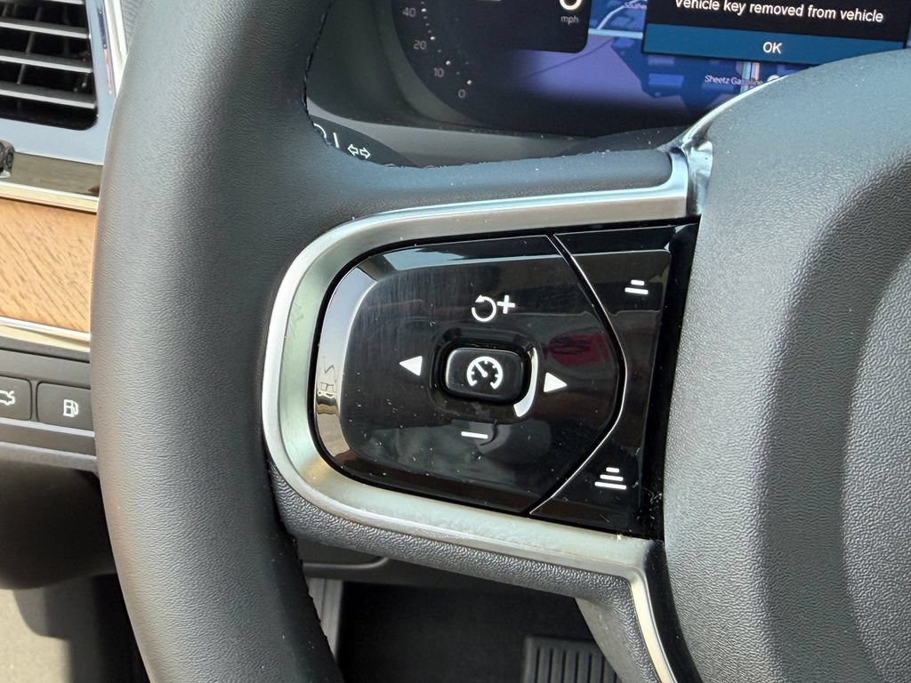 Certified 2025 Volvo XC90 T8 Plus AWD/4WD image 29