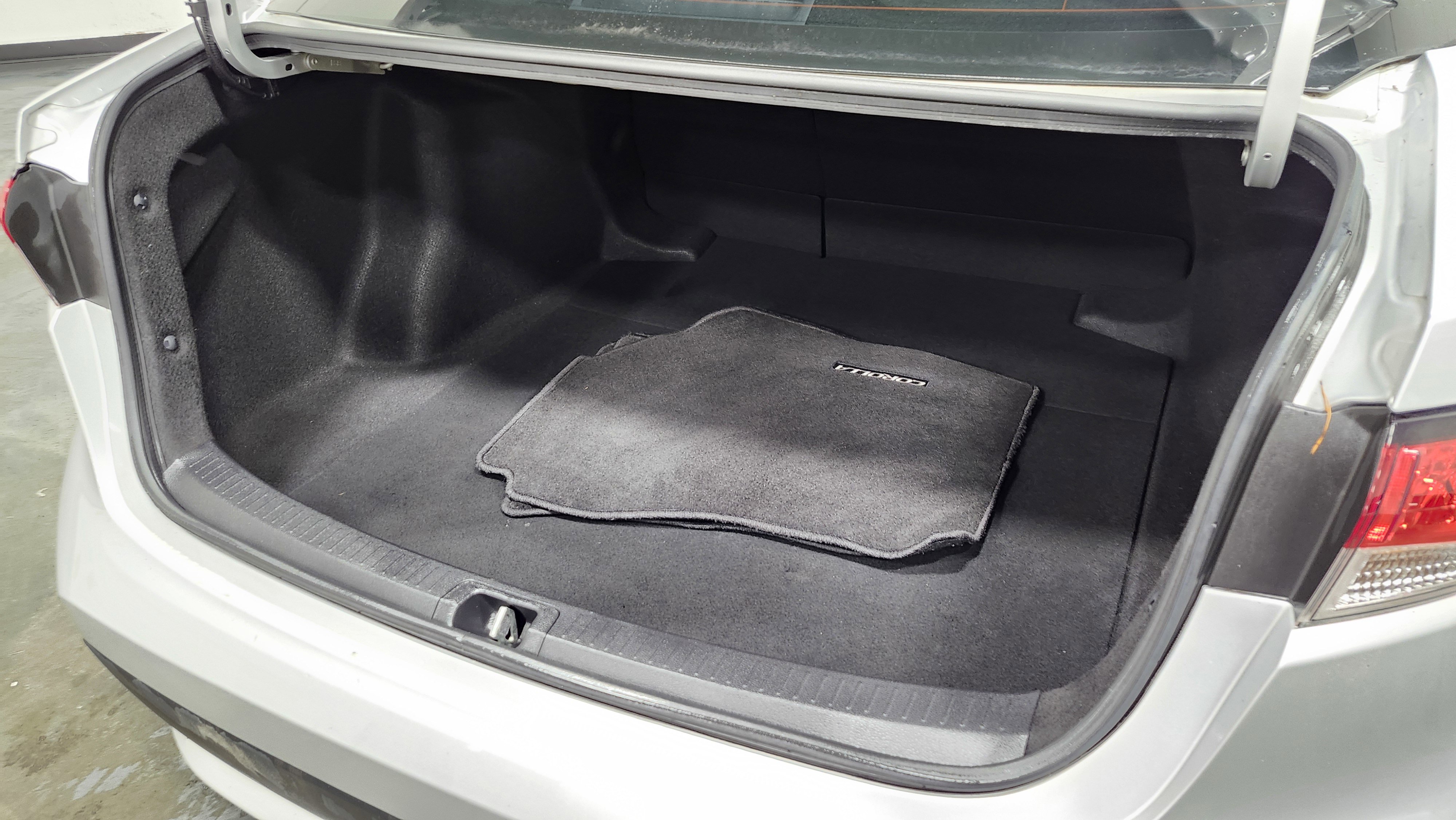 Used 2020 Toyota Corolla LE image 18