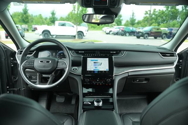 Used 2021 Jeep Grand Cherokee L Limited AWD/4WD image 27
