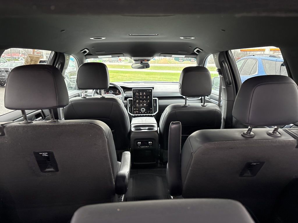 Certified 2024 GMC Acadia Elevation w/ Luxury Package image 11