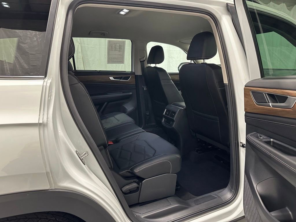 Used 2025 Volkswagen Atlas SE image 51