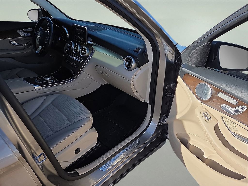Used 2019 Mercedes-Benz GLC 350e 4MATIC image 14