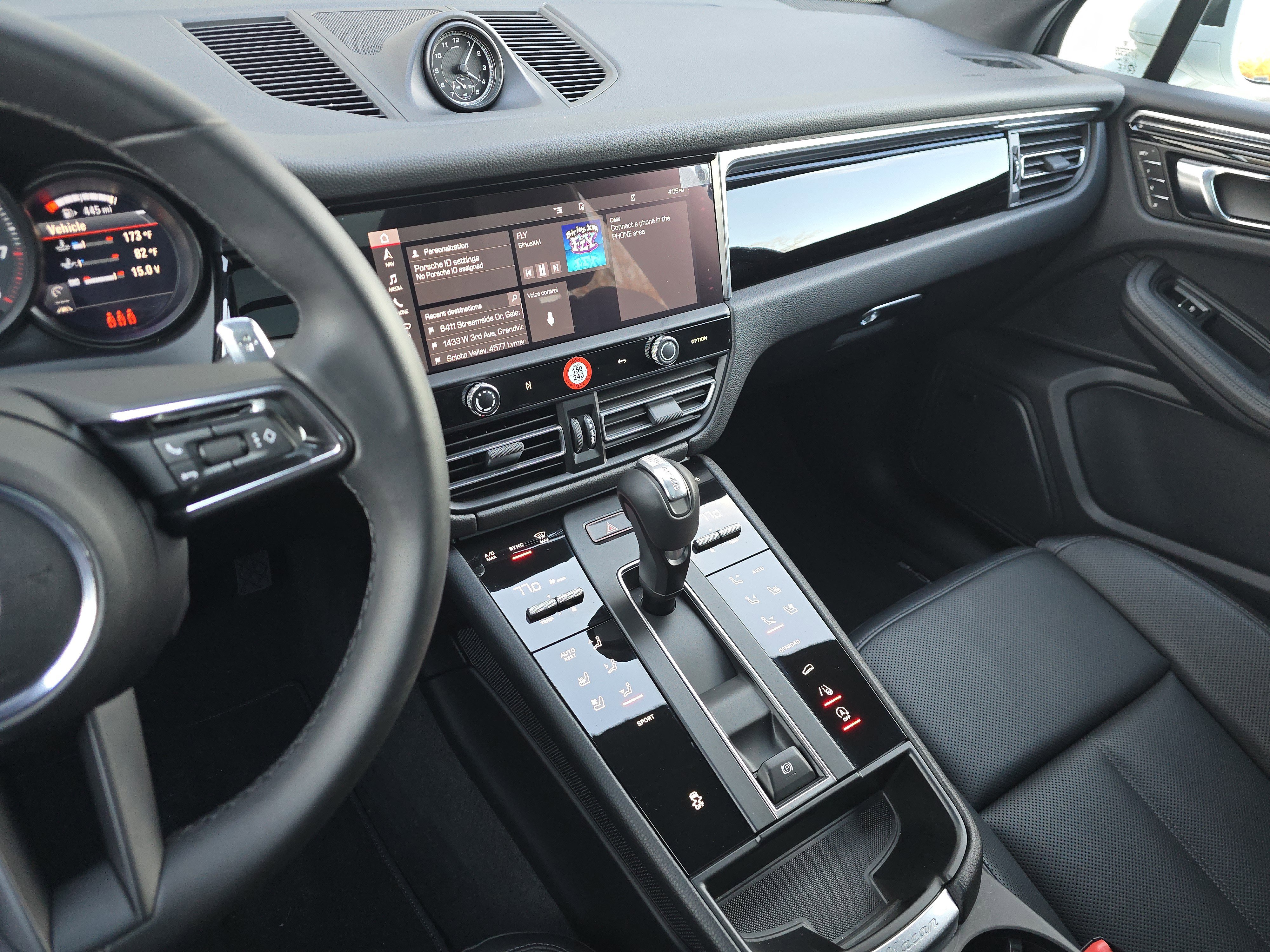 Certified 2025 Porsche Macan image 20