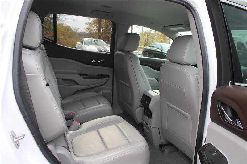 Used 2020 GMC Acadia SLT w/ Driver Alert Package II image 15