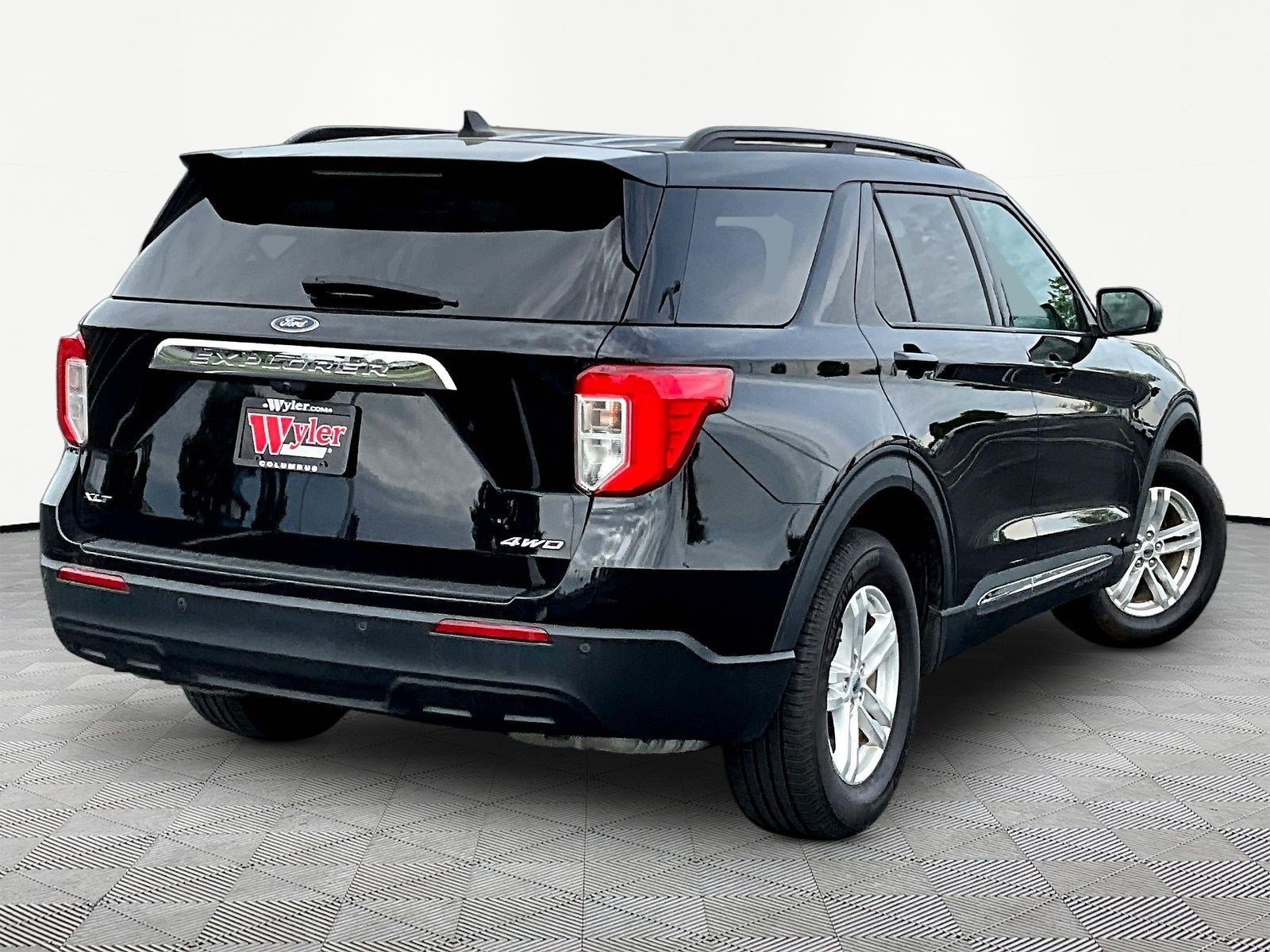 Used 2022 Ford Explorer XLT AWD/4WD image 6
