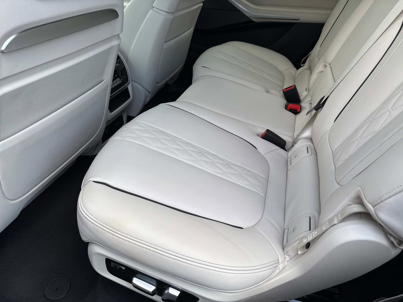 Certified 2025 BMW X7 xDrive40i w/ Premium Package image 13