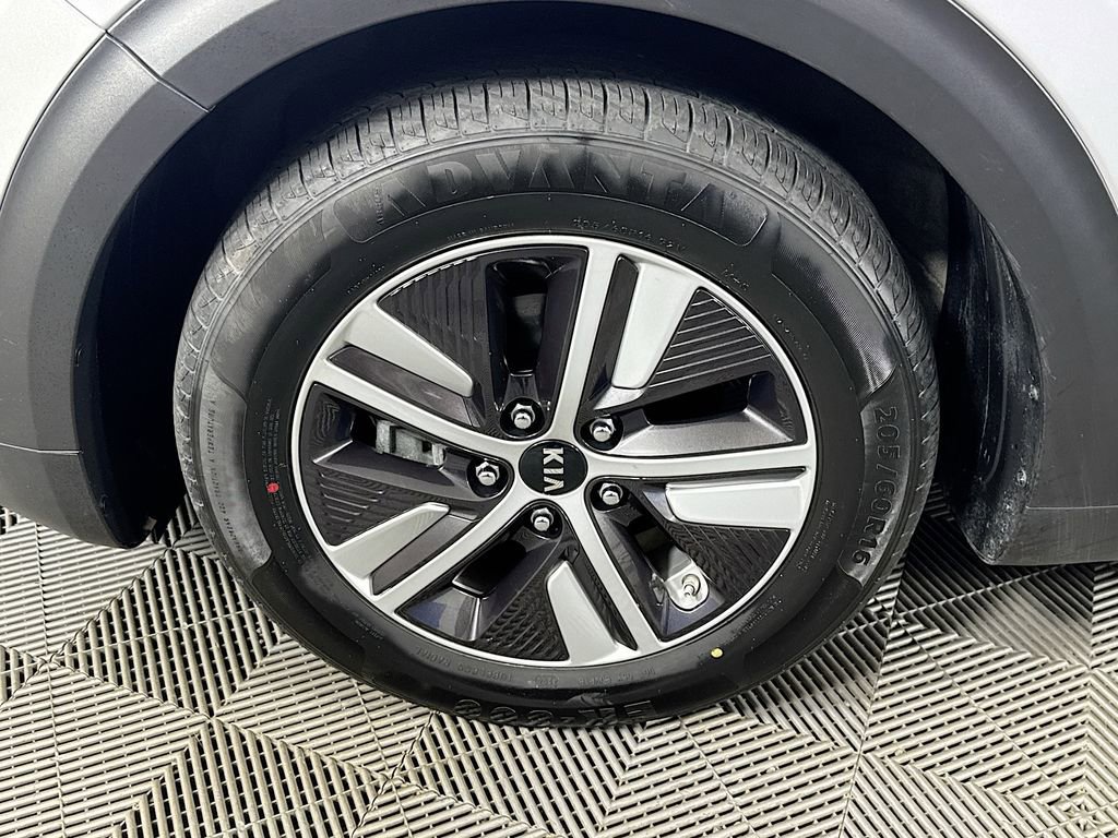 Used 2020 Kia Niro LXS image 29