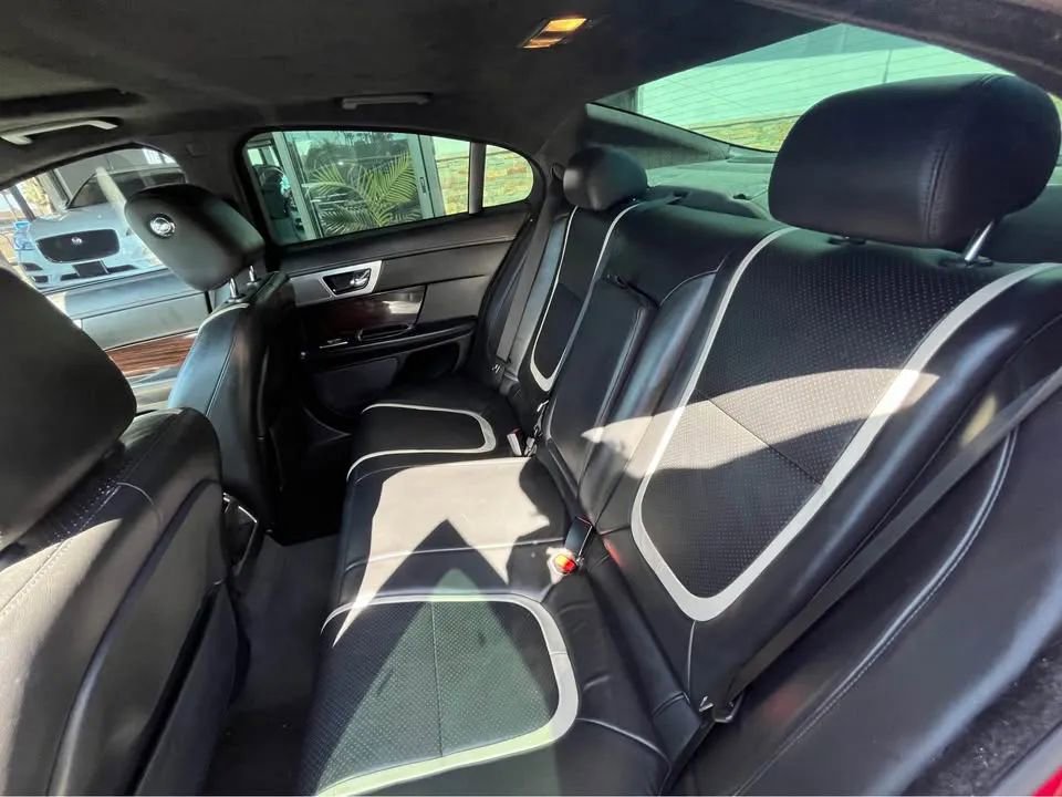 Used 2015 Jaguar XF Portfolio image 13