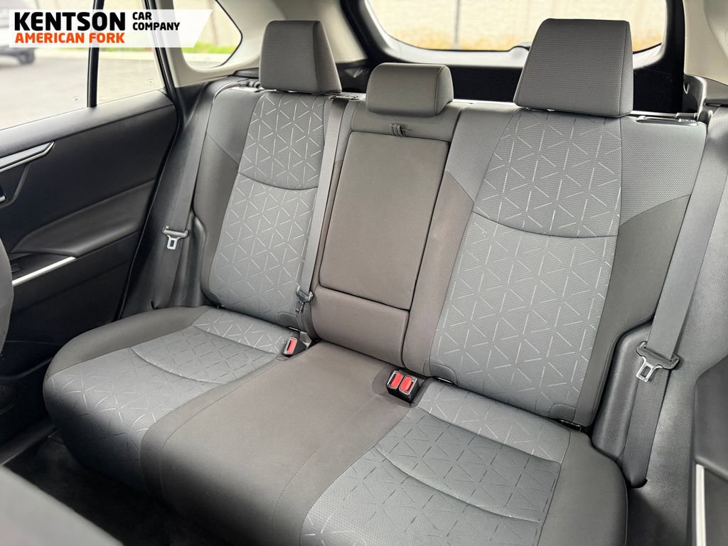Used 2025 Toyota RAV4 XLE image 33