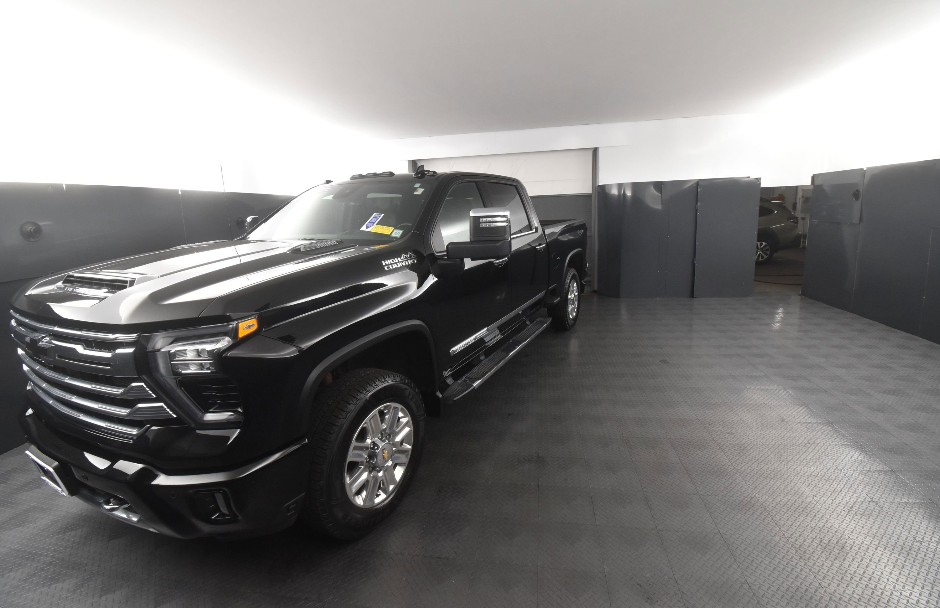 Used 2025 Chevrolet Silverado 2500 High Country w/ High Country Premium Package image 6