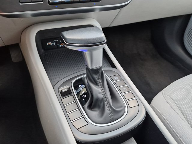 Used 2025 Hyundai Kona SEL FWD image 12