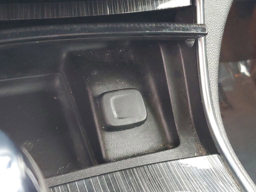 Used 2018 Chevrolet Impala LT image 23