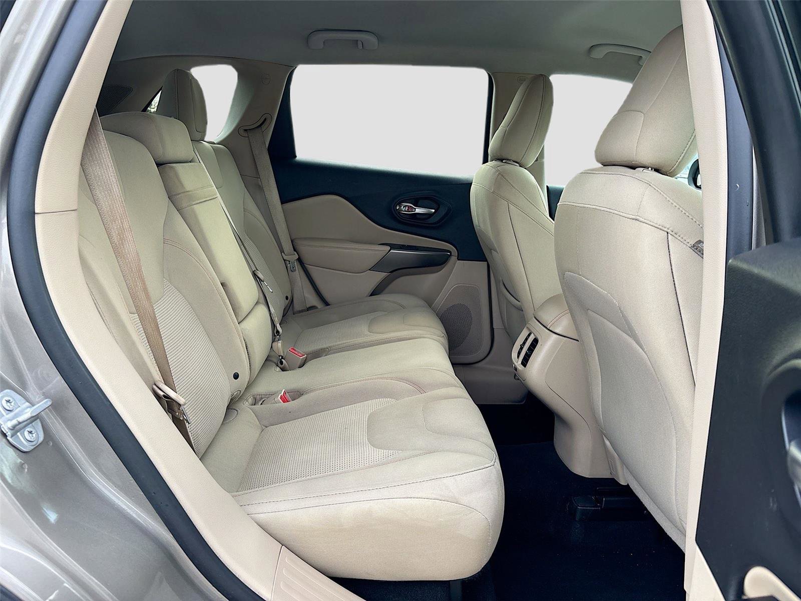 Used 2019 Jeep Cherokee Latitude w/ Popular Appearance Group image 27