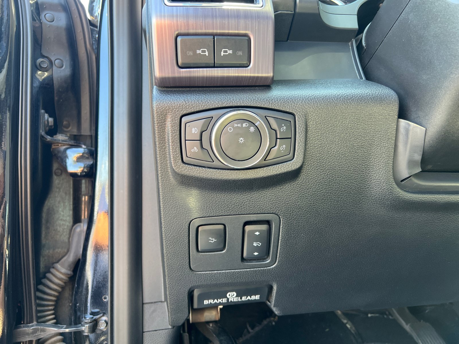 Used 2021 Ford F350 Limited w/ FX4 Off-Road Package AWD/4WD image 12