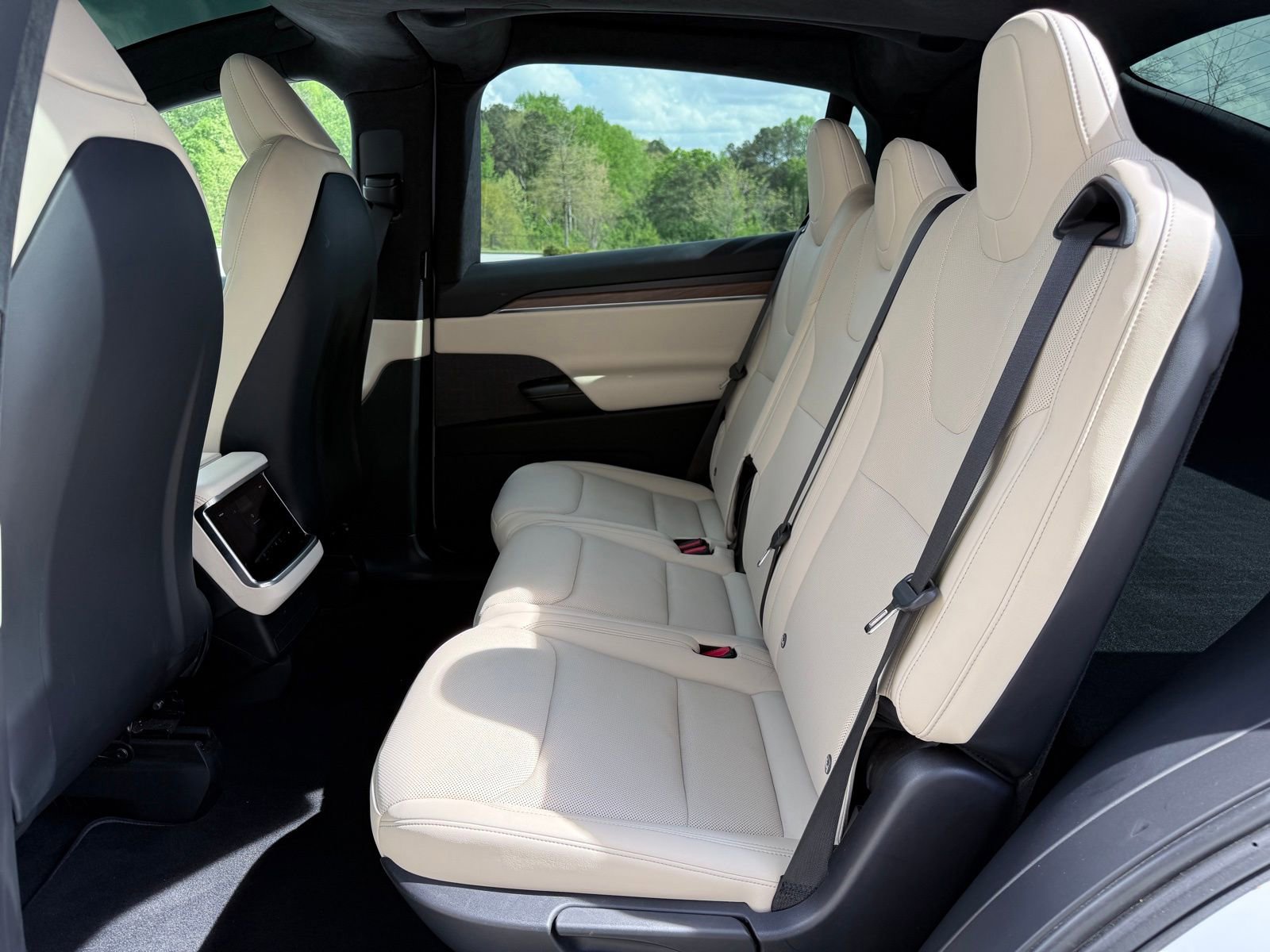 Used 2022 Tesla Model X image 38