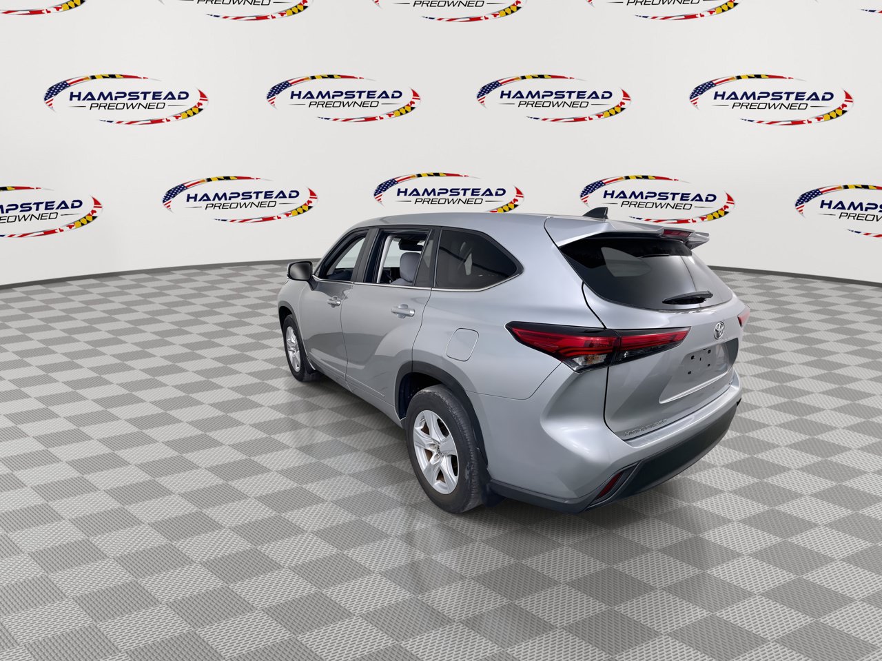 Used 2023 Toyota Highlander L AWD/4WD image 6