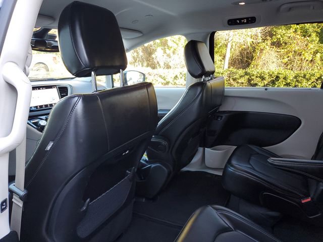 Used 2024 Chrysler Pacifica Touring-L image 9