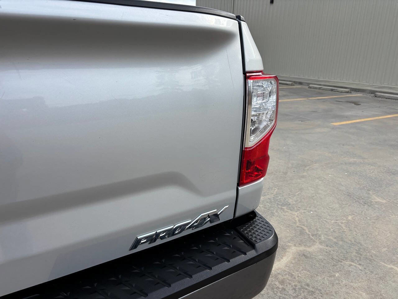 Used 2018 Nissan Titan PRO-4X AWD/4WD image 10