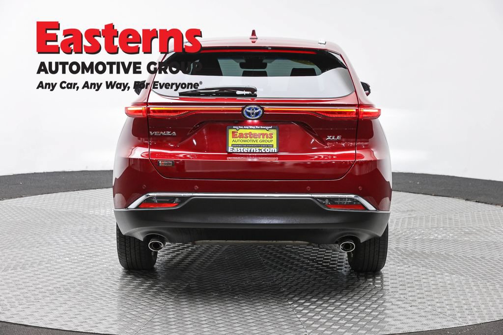 Used 2024 Toyota Venza LE AWD/4WD image 6