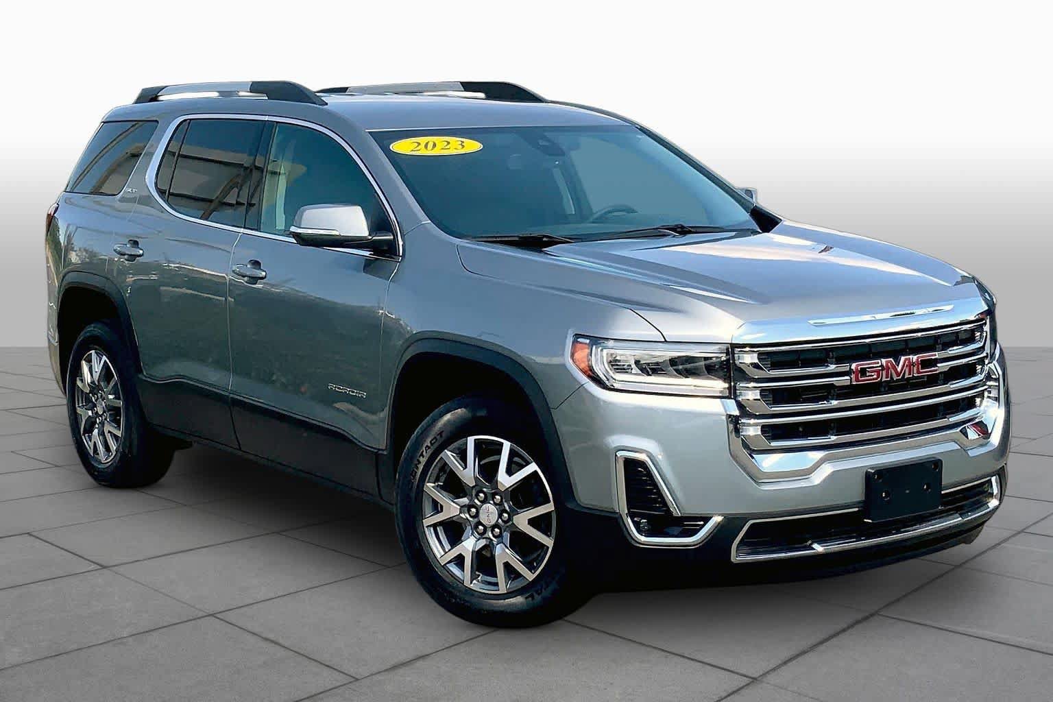 Used 2023 GMC Acadia SLT AWD/4WD image 3