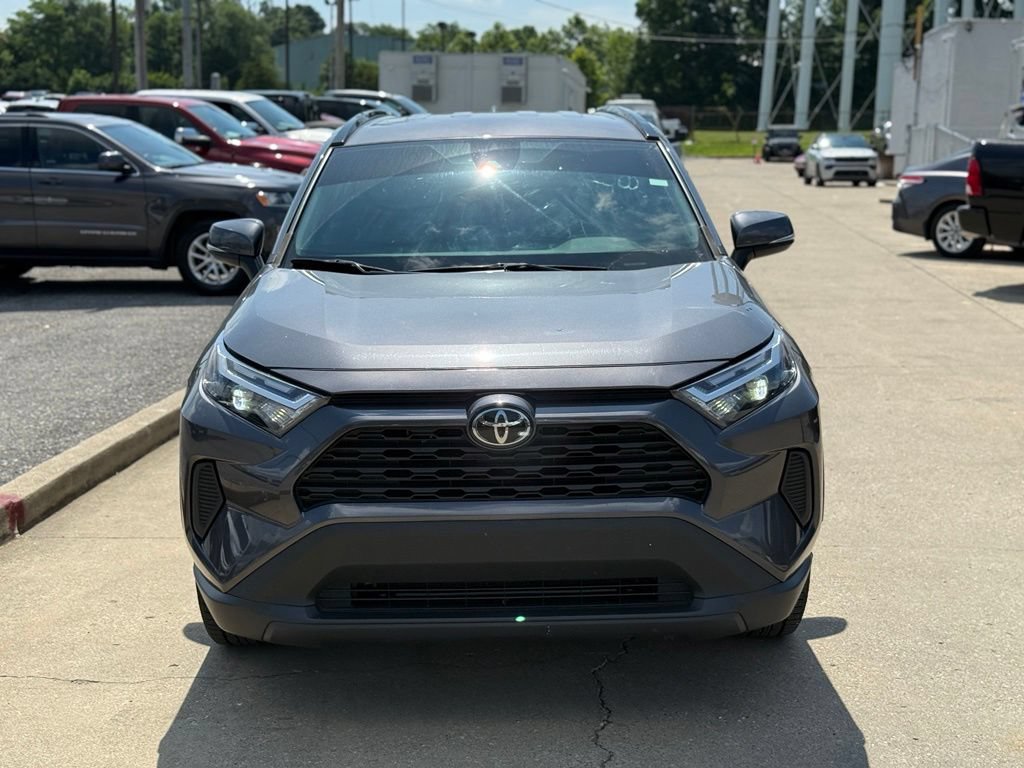 Used 2022 Toyota RAV4 XLE AWD/4WD image 3