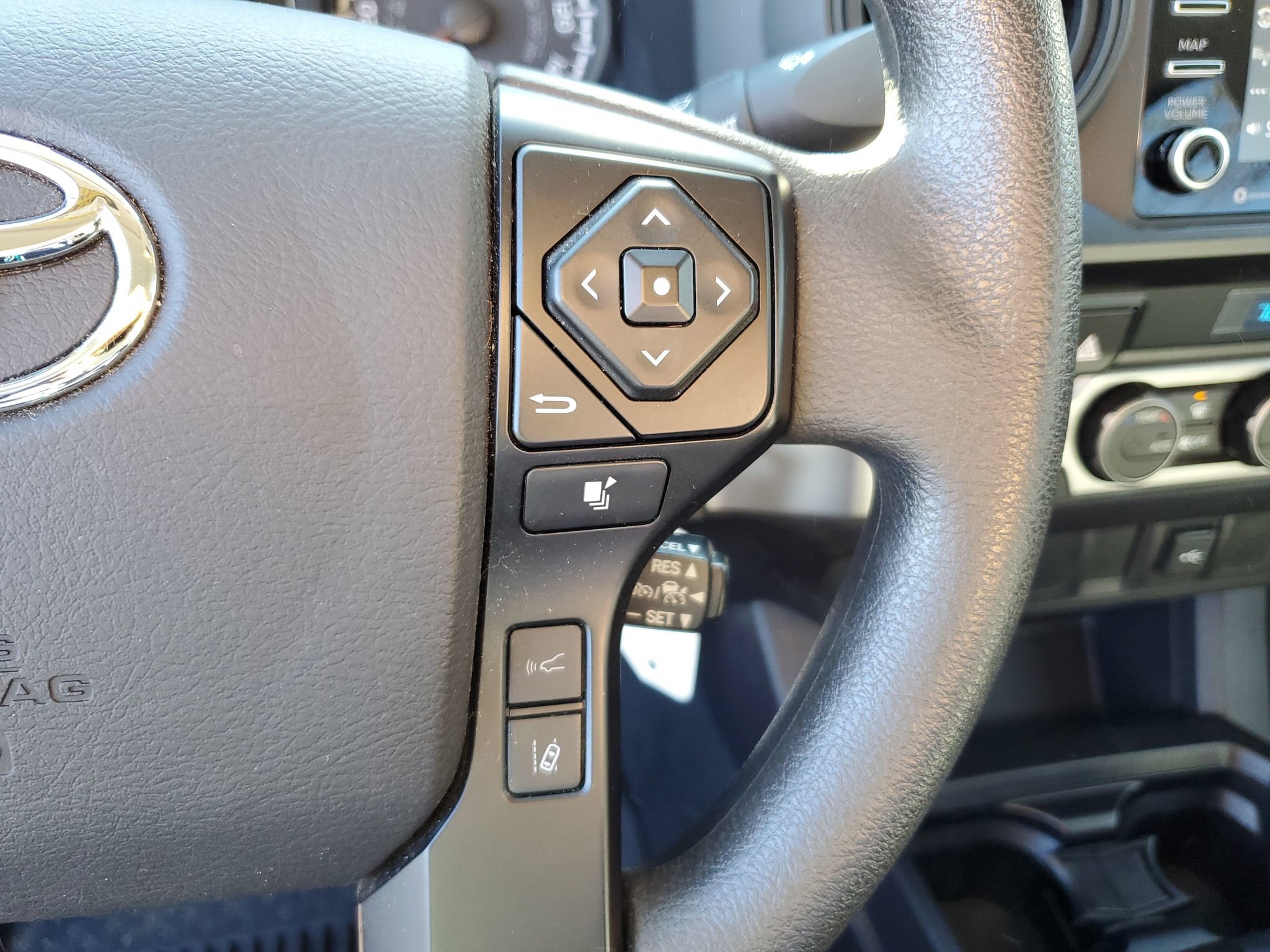 Used 2022 Toyota Tacoma SR AWD/4WD image 18