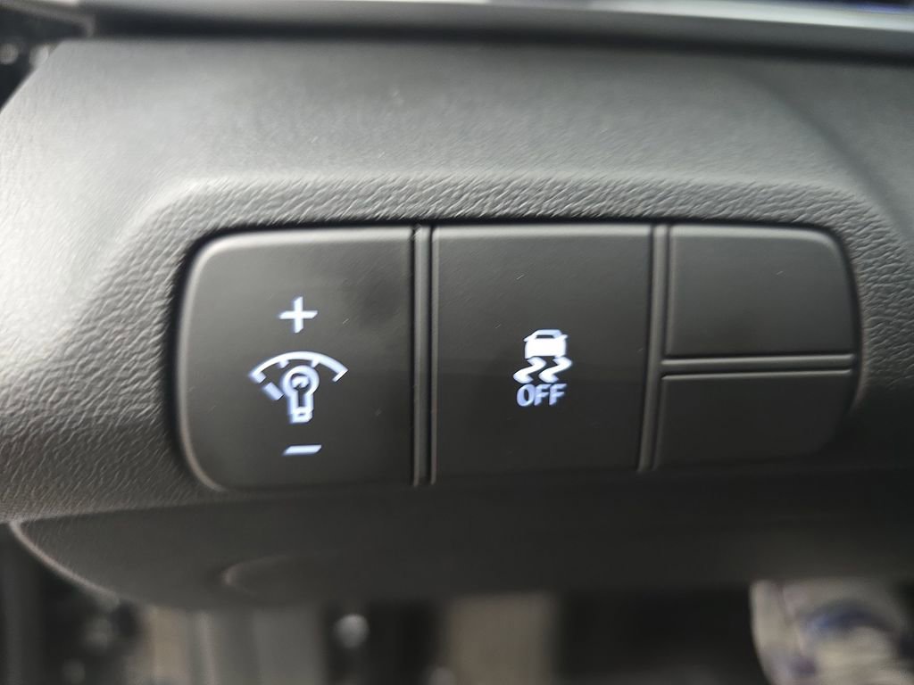 Certified 2025 Hyundai Elantra Limited image 26