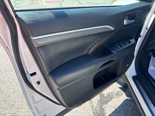 Used 2019 Toyota Highlander Limited AWD/4WD image 13