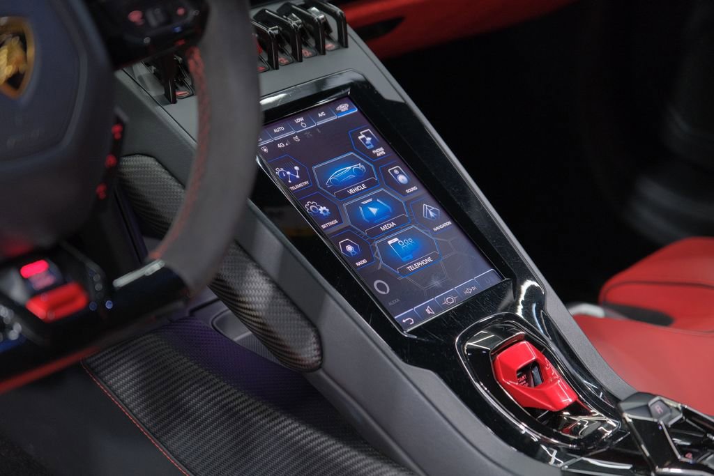 Used 2020 Lamborghini Huracan EVO image 20