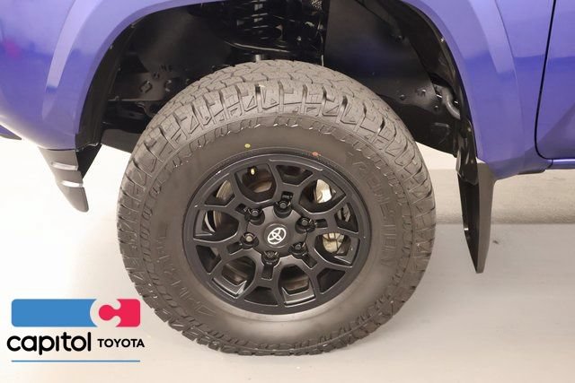Certified 2022 Toyota Tacoma SR5 w/ Black Out Package (TMS) AWD/4WD image 8