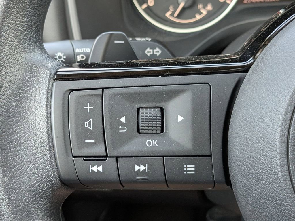 Used 2023 Nissan Rogue SV image 22