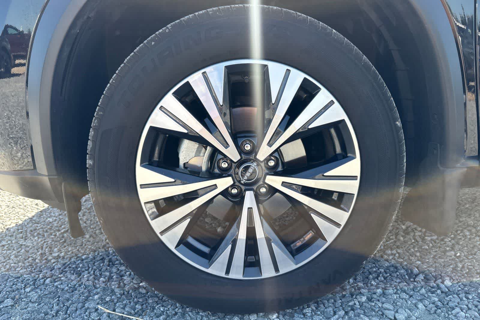 Certified 2023 Nissan Rogue SV FWD image 12