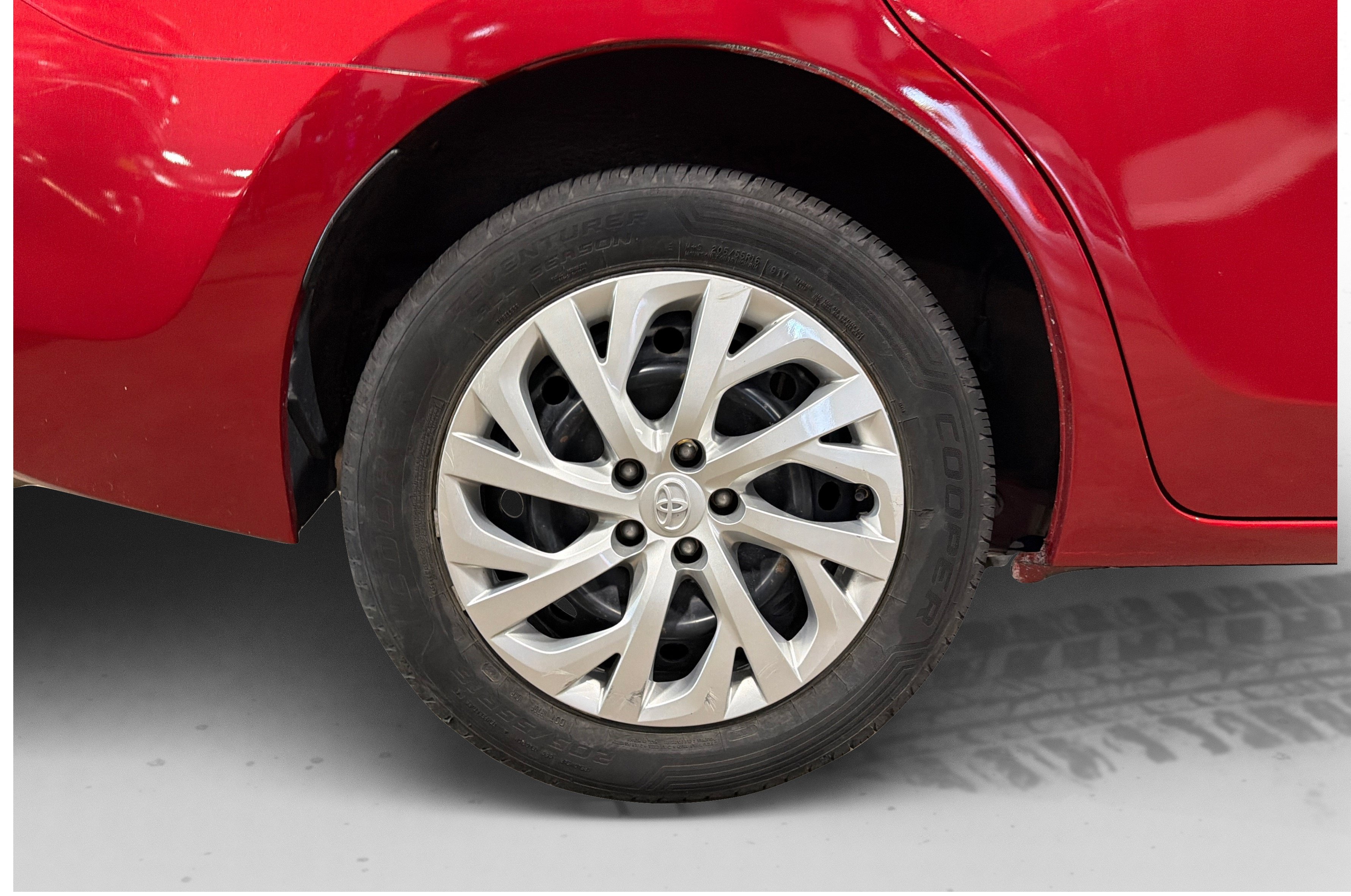 Used 2018 Toyota Corolla LE FWD image 44
