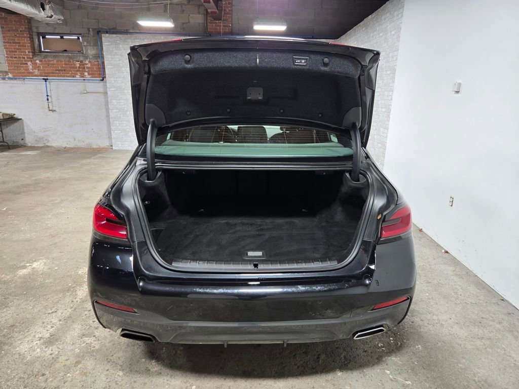 Used 2021 BMW 530e xDrive w/ M Sport Package image 44