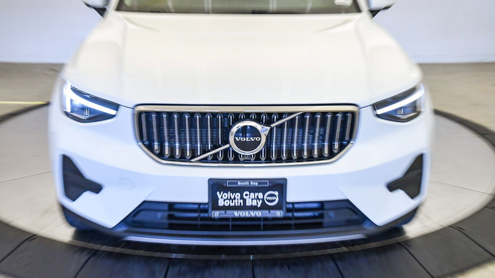Certified 2025 Volvo XC40 B5 Core w/ Protection Package Premier image 8