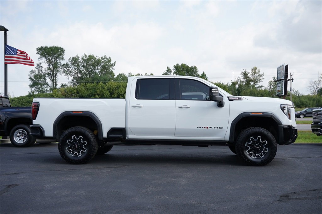 Used 2025 GMC Sierra 2500 AT4X image 2