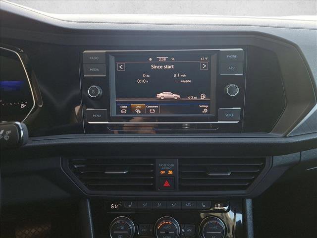 Used 2024 Volkswagen Jetta SE image 12