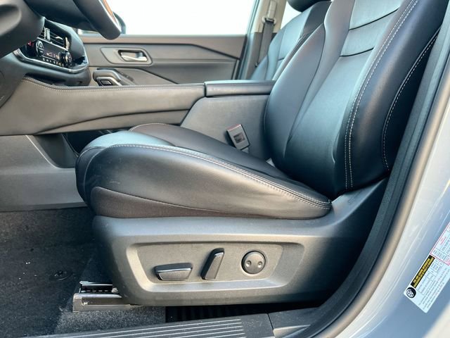 Used 2023 Nissan Rogue SL image 16