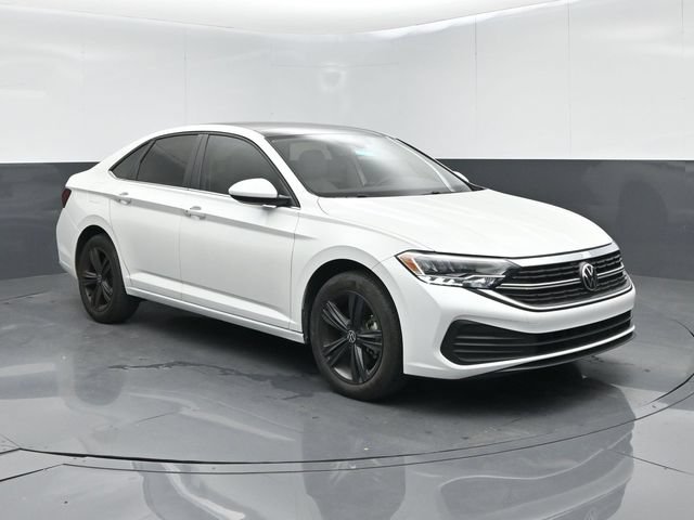 Used 2024 Volkswagen Jetta SE FWD image 2