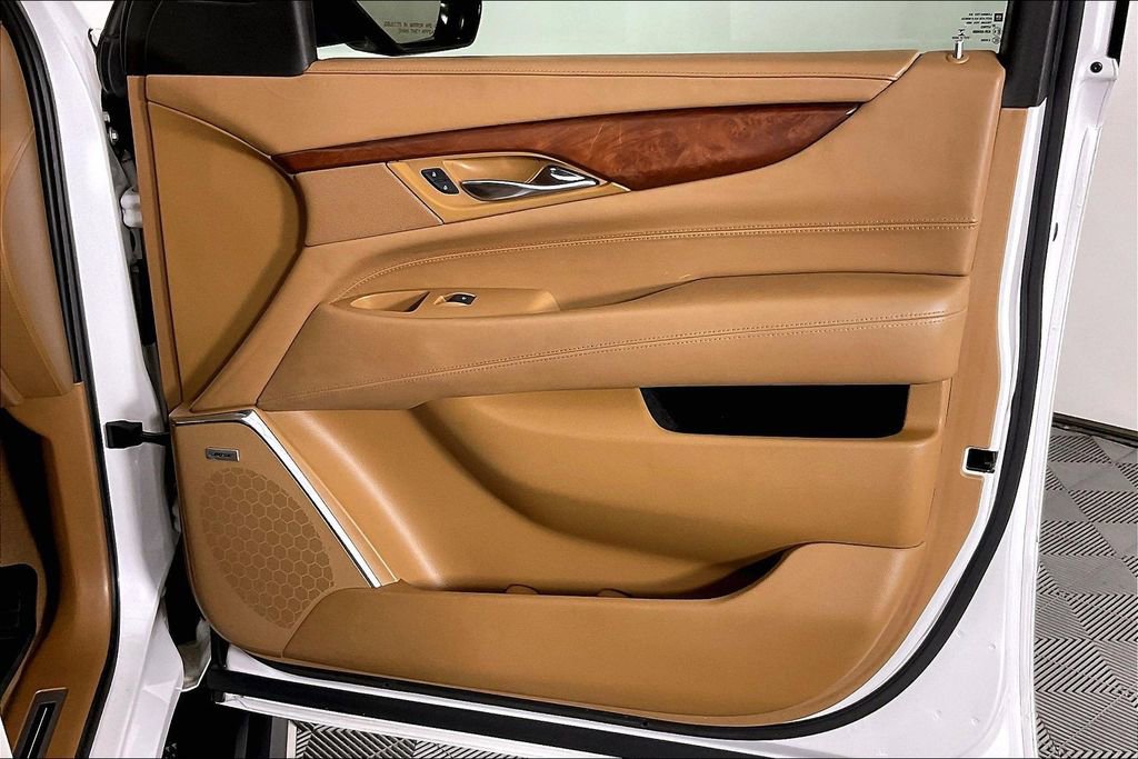 Used 2017 Cadillac Escalade Platinum image 26