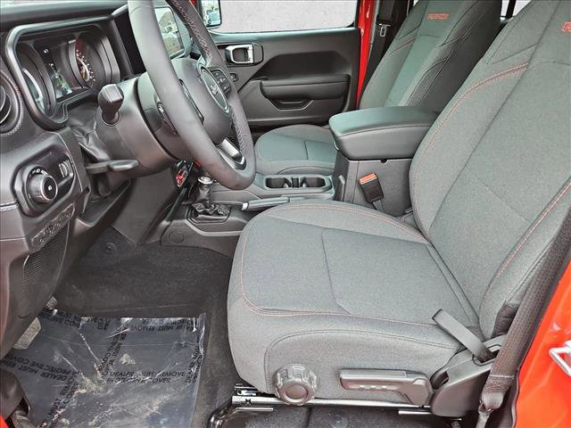 Used 2025 Jeep Wrangler Unlimited Rubicon w/ Technology Group image 22