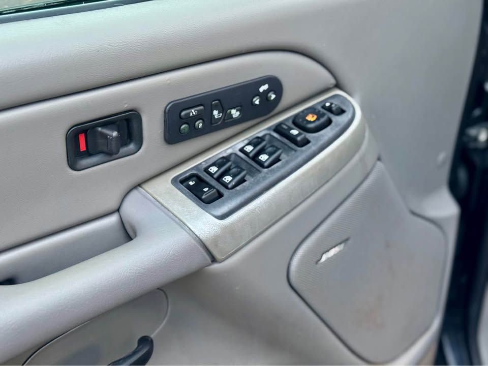 Used 2004 Chevrolet Tahoe LT w/ LT Preferred Equipment Group image 9