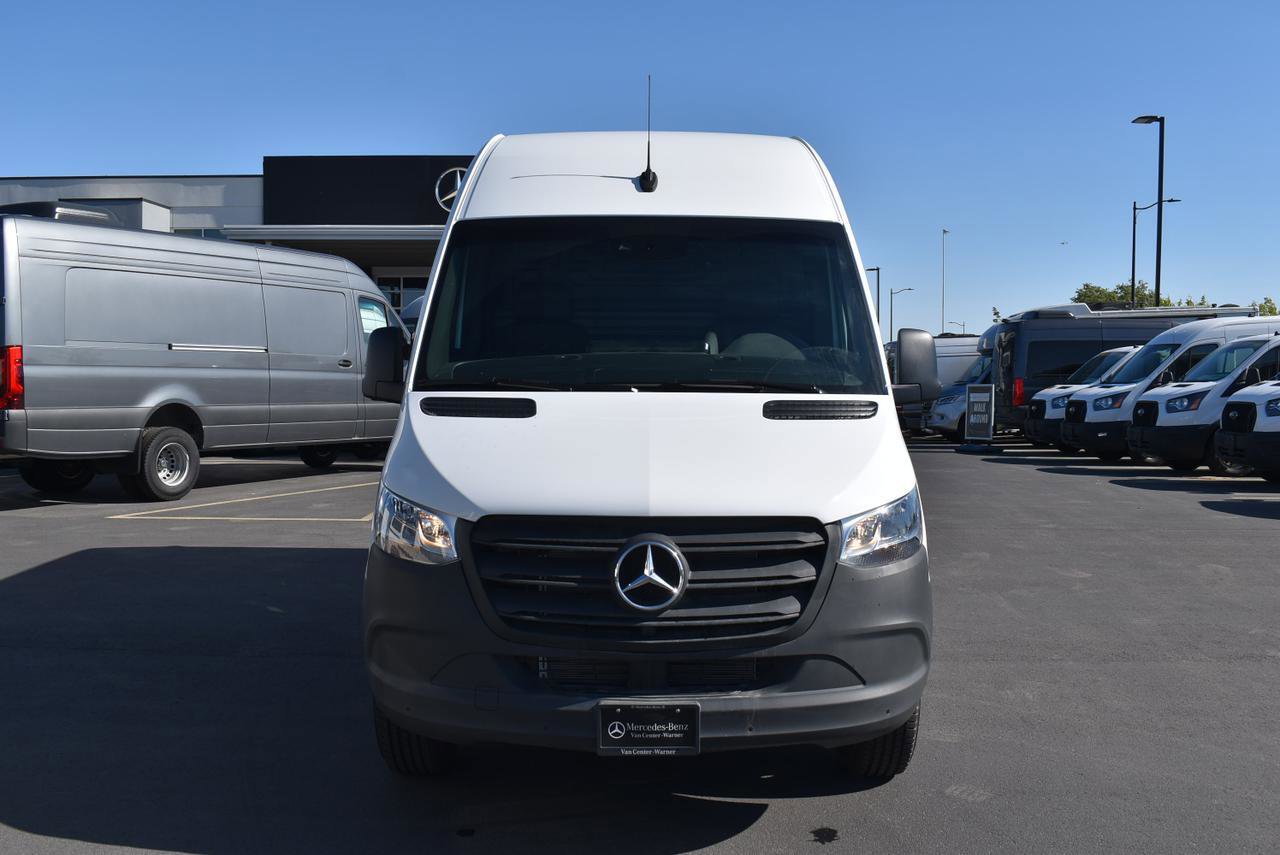 Used 2024 Mercedes-Benz Sprinter 2500 image 2