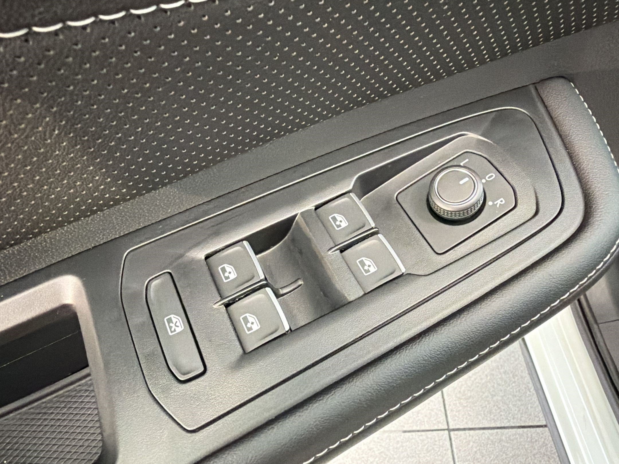 New 2026 Volkswagen Atlas SE FWD image 13