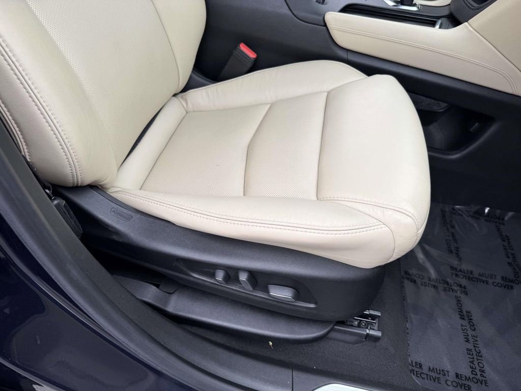 Used 2017 Cadillac XT5 Luxury w/ Driver Awareness Package image 15