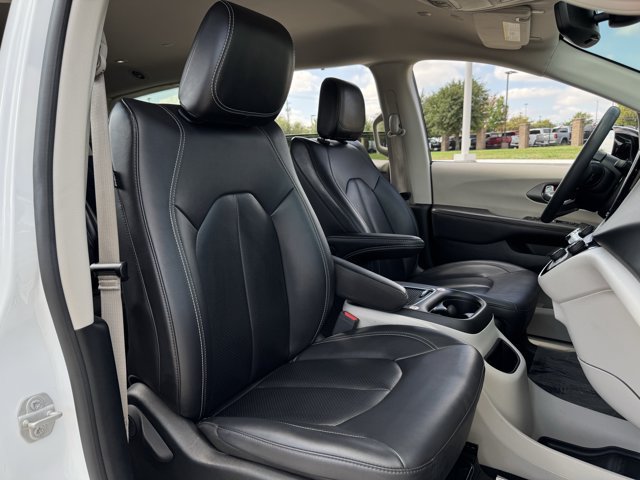 Used 2024 Chrysler Pacifica Touring-L FWD image 29