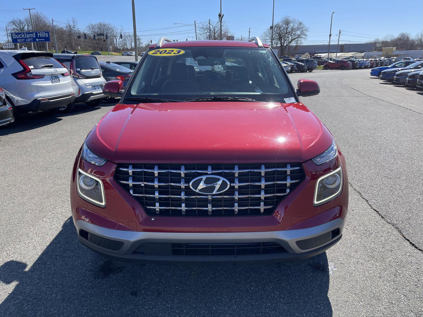 Used 2023 Hyundai Venue Limited image 17