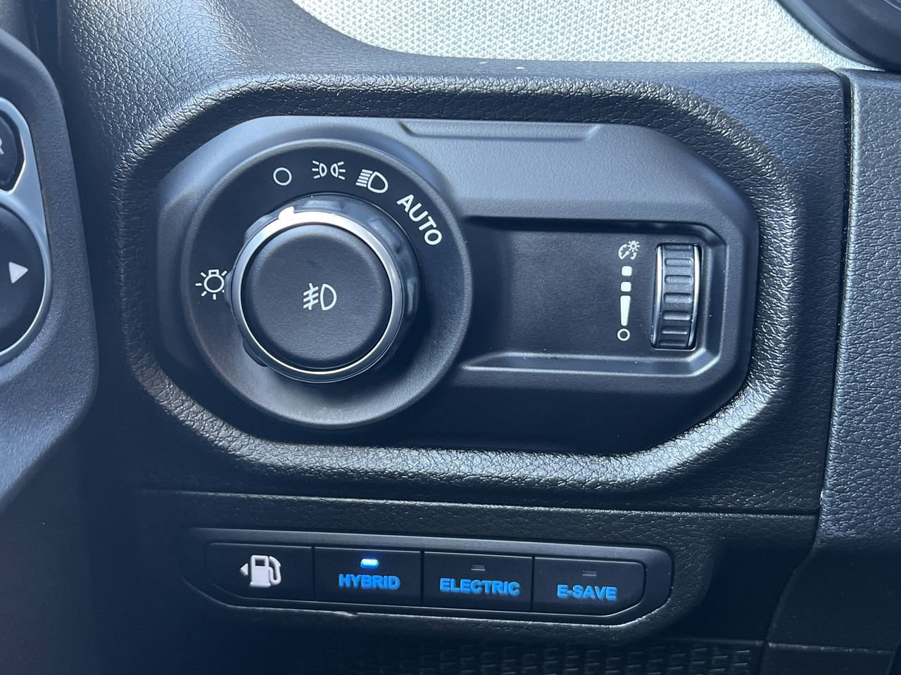 Used 2024 Jeep Wrangler Unlimited image 16